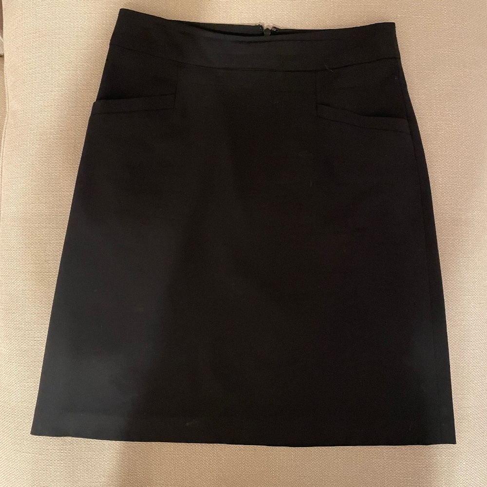 Banana Republic Women’s Lined Work Skirt Size 6 Front Pockets and Stretch